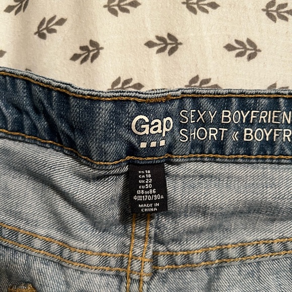 Button up GAP jean shorts. - Picture 3 of 4